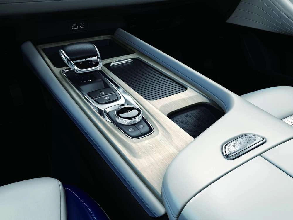 Интерьер салона <br>Chery Arrizo 8