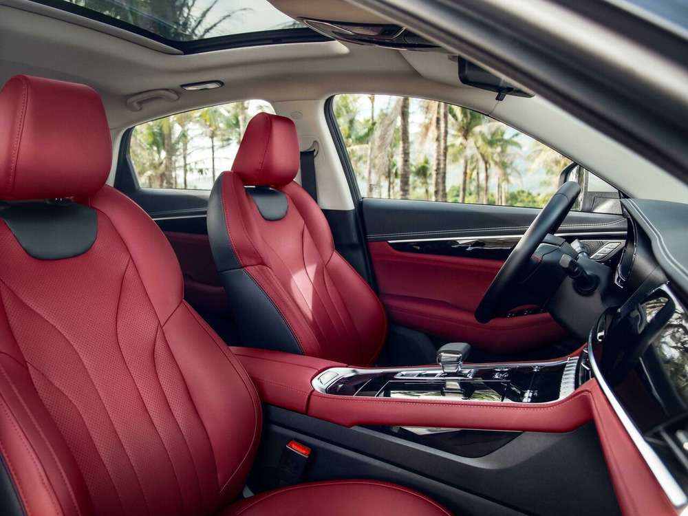 Интерьер салона <br>Changan CS85 Coupe