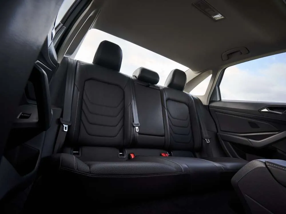 Интерьер салона <br>Volkswagen Jetta