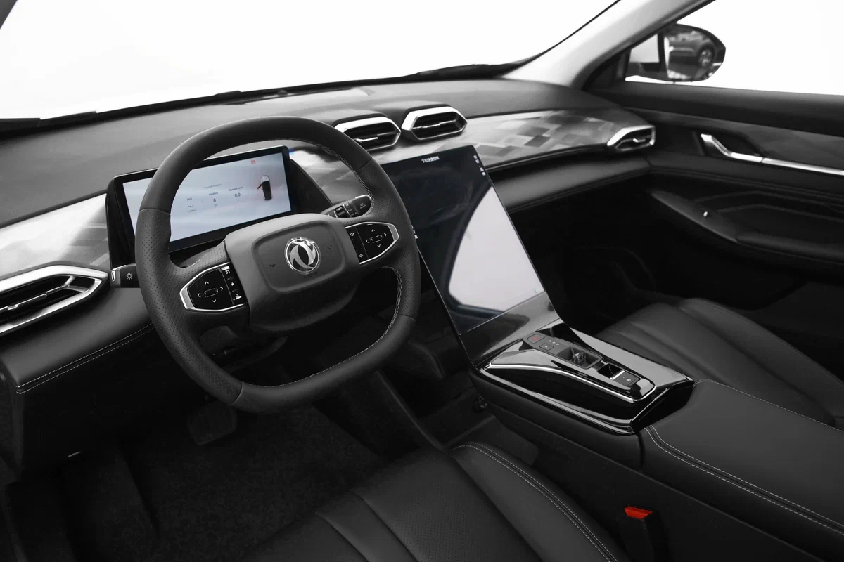 Интерьер салона <br>Dongfeng Mage