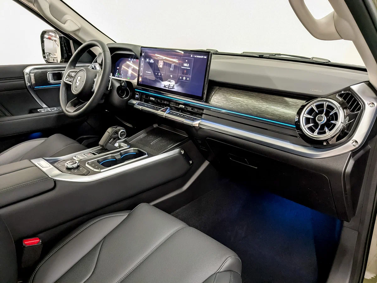 Интерьер салона <br>Tank 400