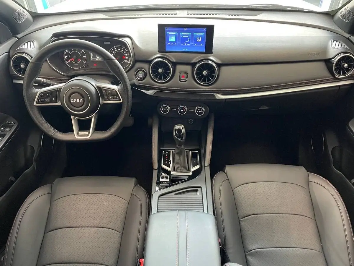 Интерьер салона <br>Dongfeng DFSK 500