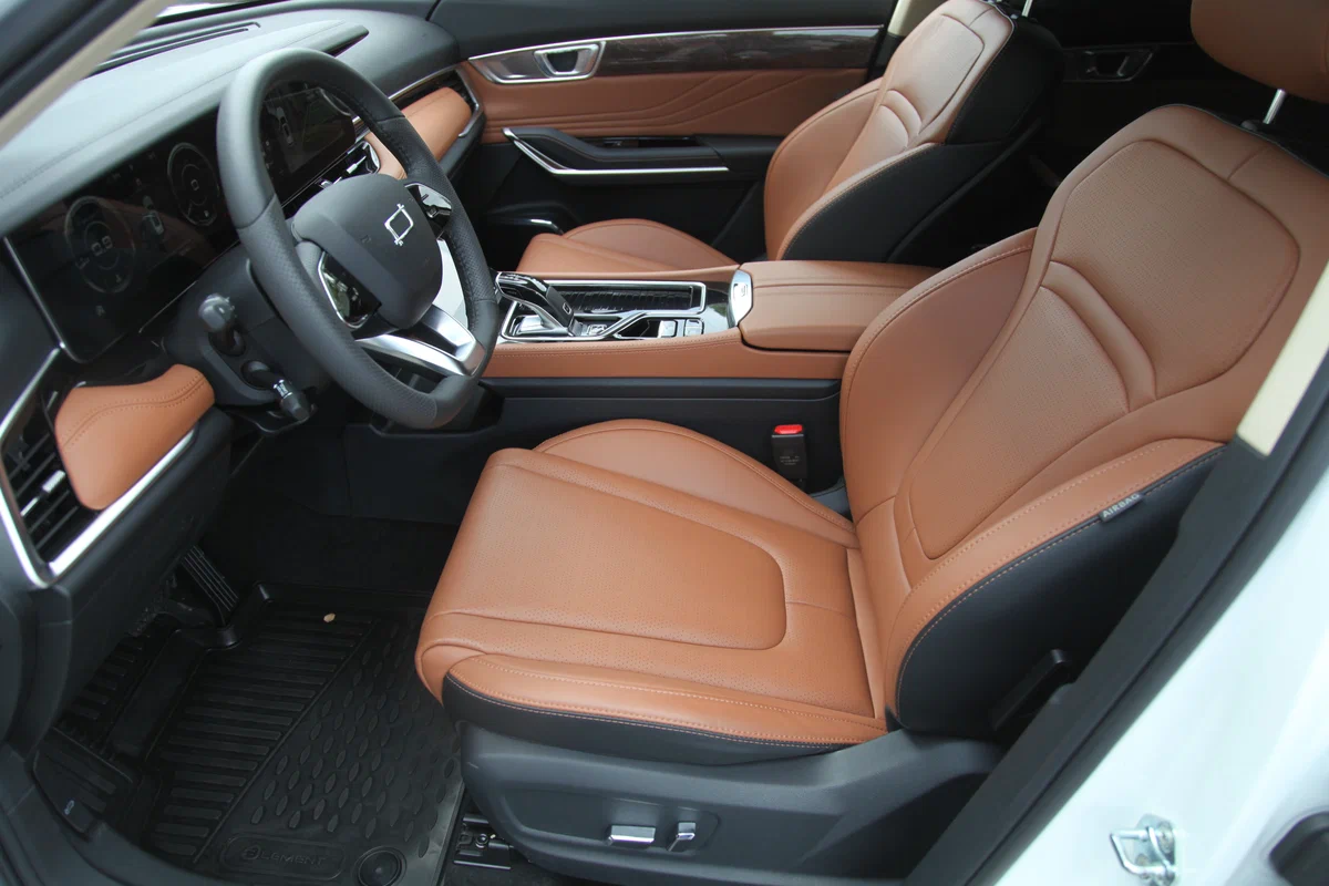 Интерьер салона <br>Faw Bestune T99