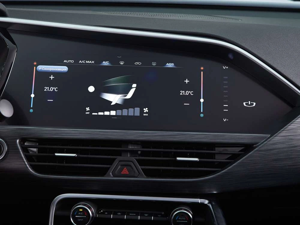 Интерьер салона <br>Geely Tugella