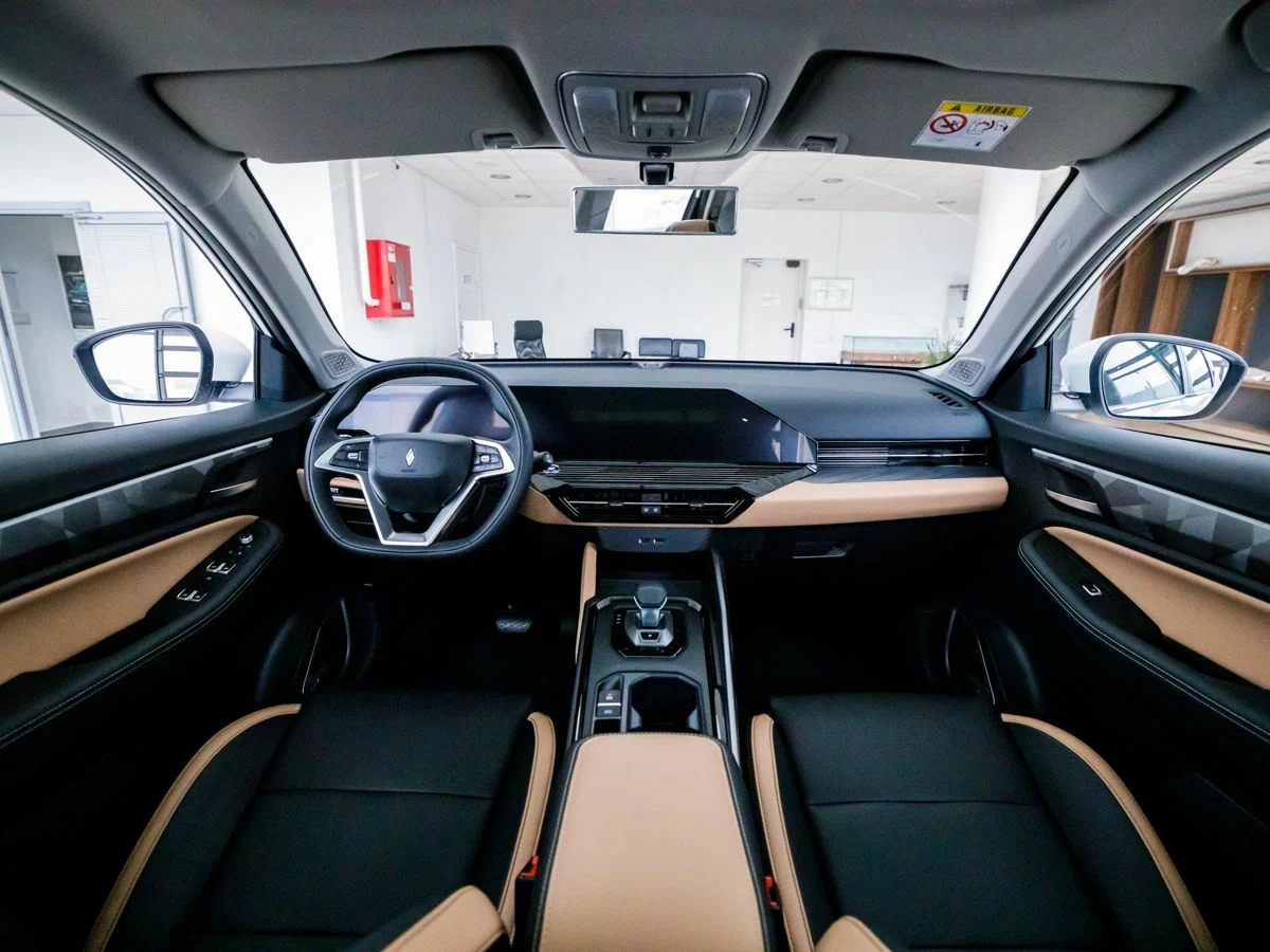 Интерьер салона <br>LIVAN X6Pro