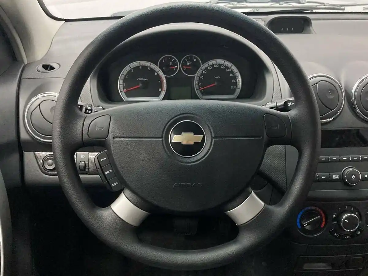 Интерьер салона <br>Chevrolet Nexia