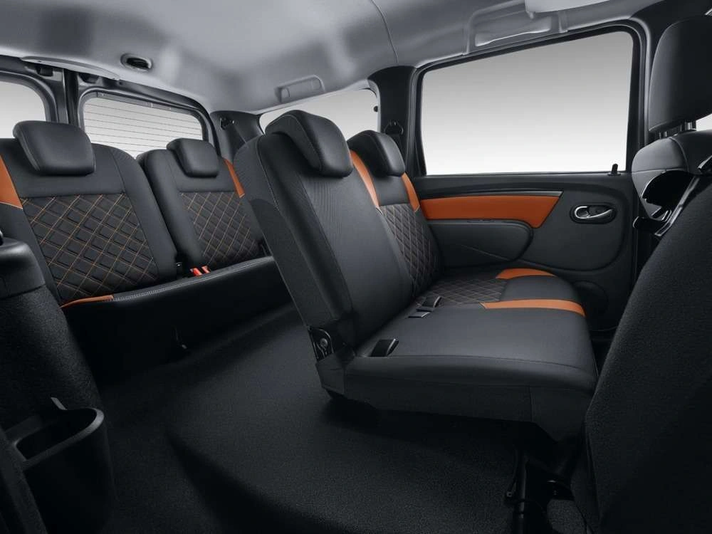 Интерьер салона <br>Lada Largus Cross