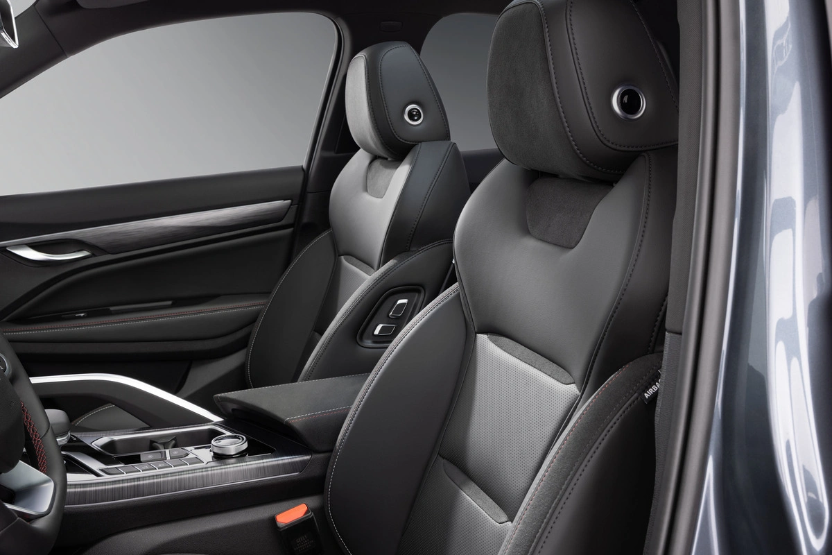 Интерьер салона <br>KNEWSTAR 001