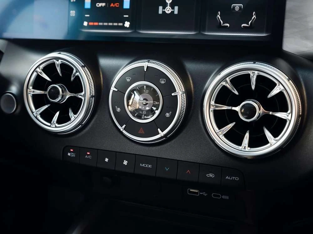 Интерьер салона <br>Tank 300