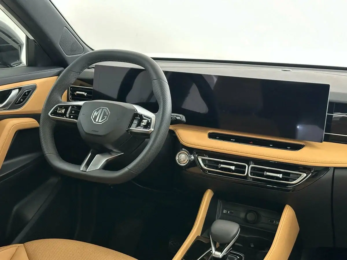 Интерьер салона <br>MG HS