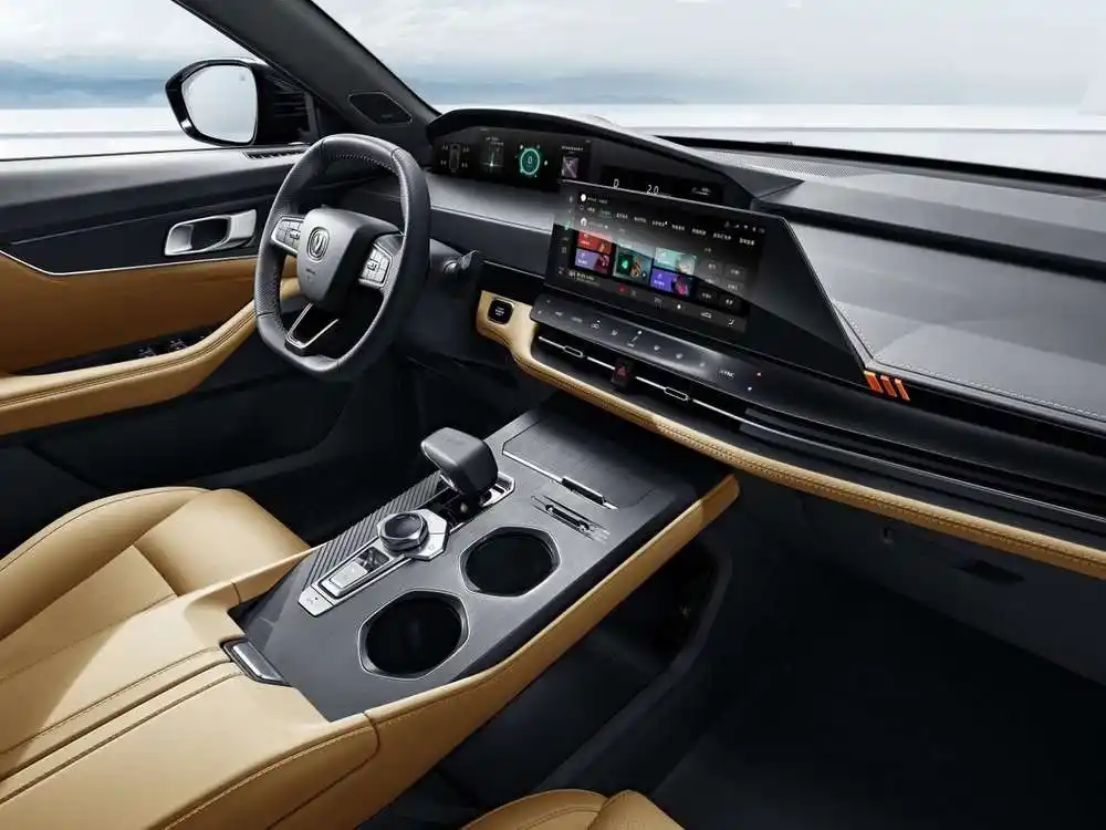 Интерьер салона <br>Changan UNI-K