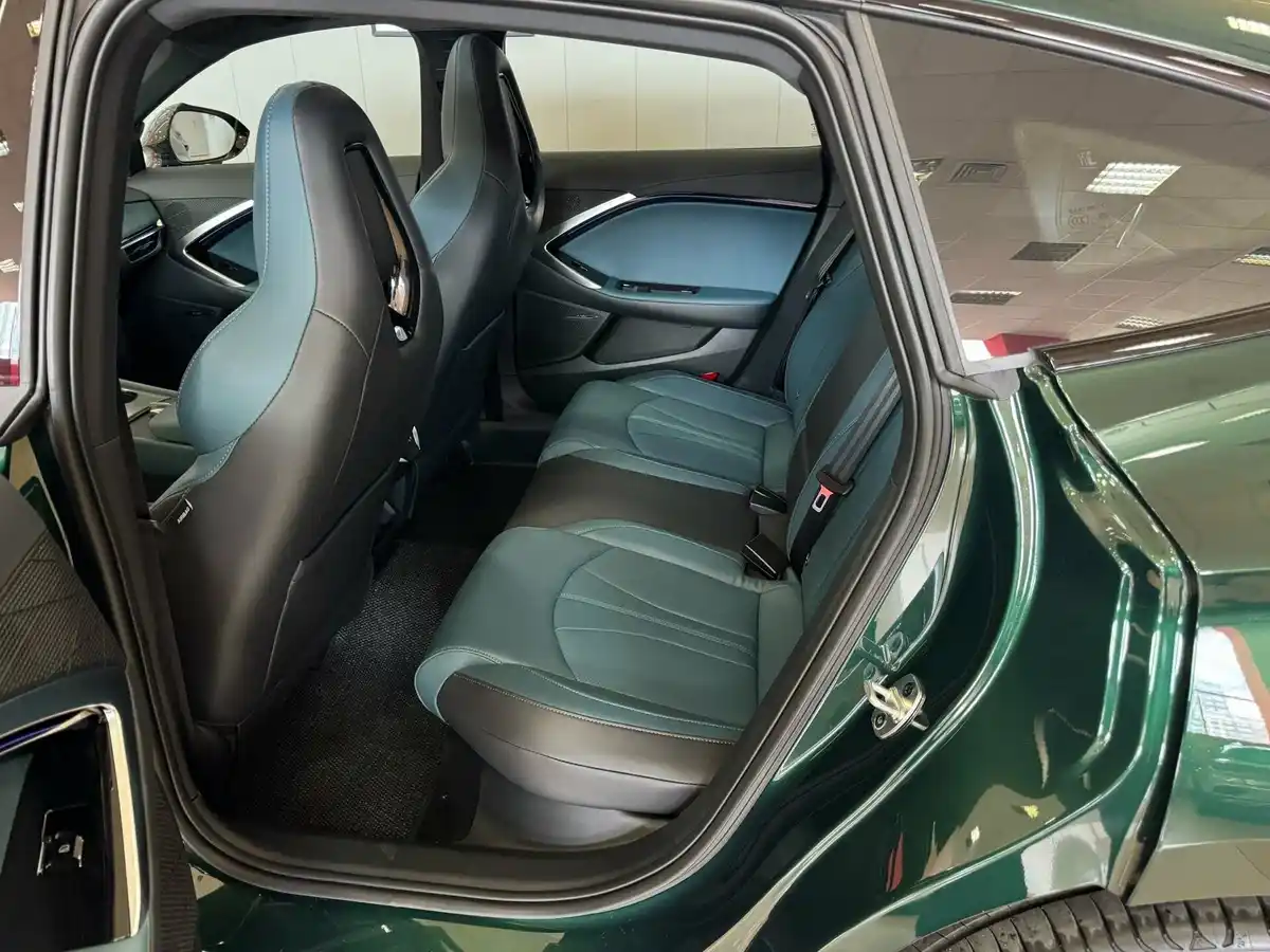 Интерьер салона <br>MG 7