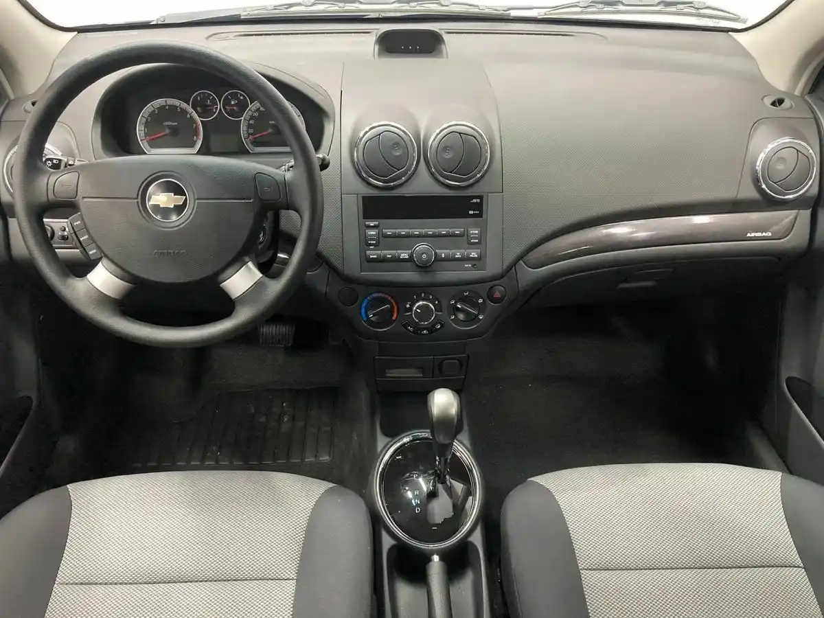 Интерьер салона <br>Chevrolet Nexia