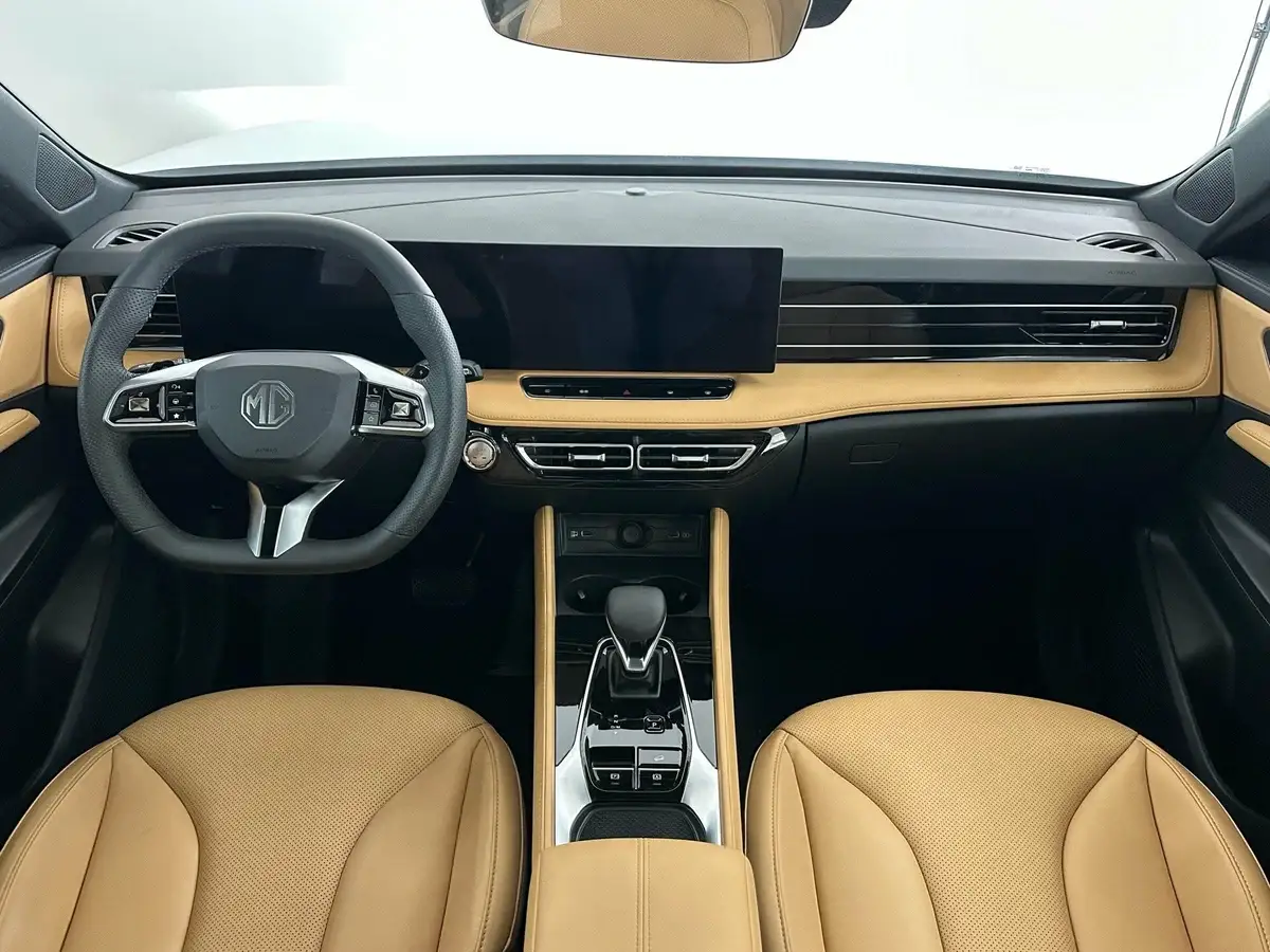 Интерьер салона <br>MG HS