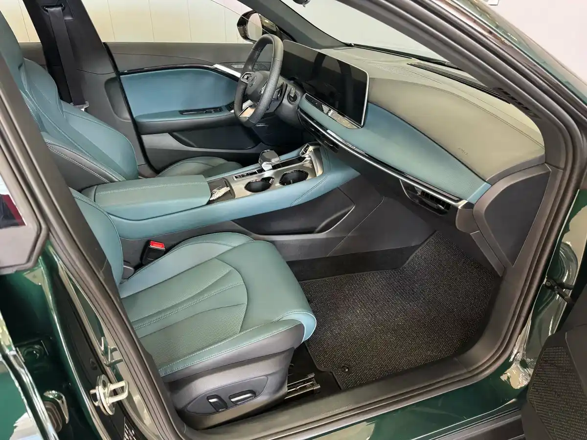 Интерьер салона <br>MG 7