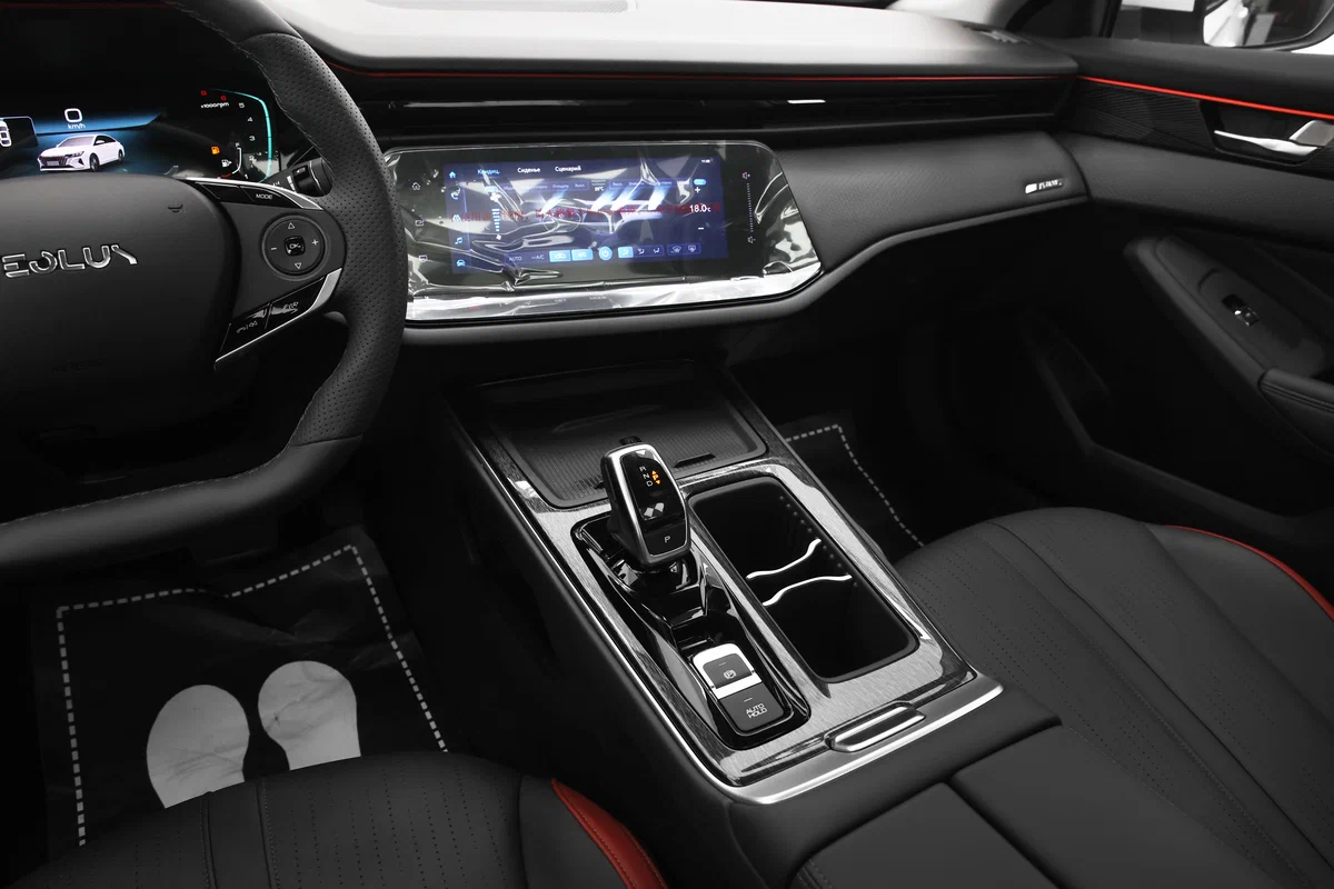 Интерьер салона <br>Dongfeng Shine Max