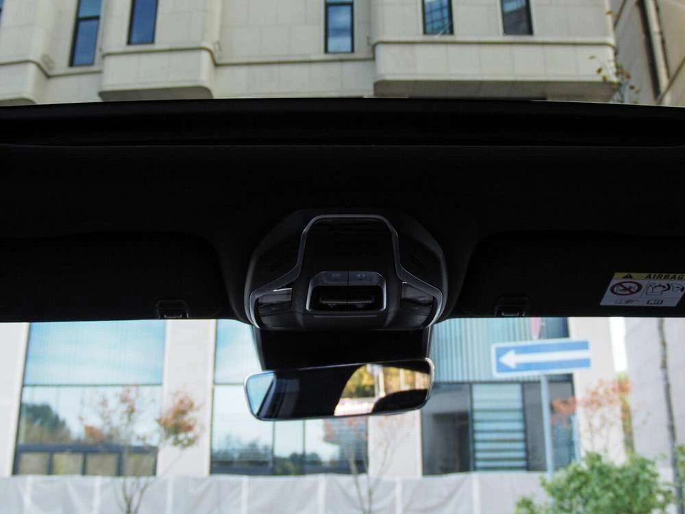 Интерьер салона <br>Geely Tugella