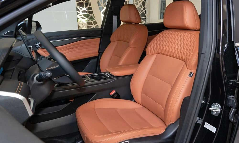 Интерьер салона <br>Geely Okavango