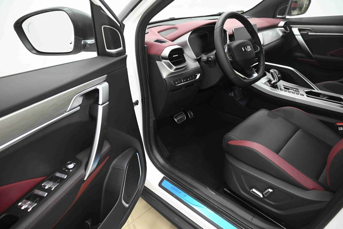 Интерьер салона <br>Geely Coolray