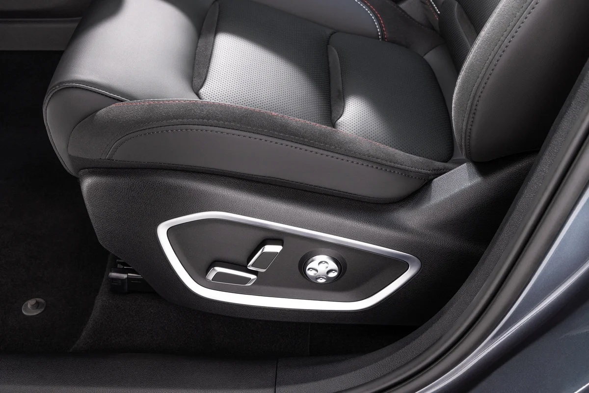 Интерьер салона <br>KNEWSTAR 001