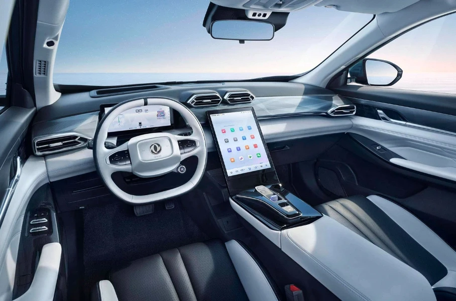 Интерьер салона <br>Dongfeng Mage