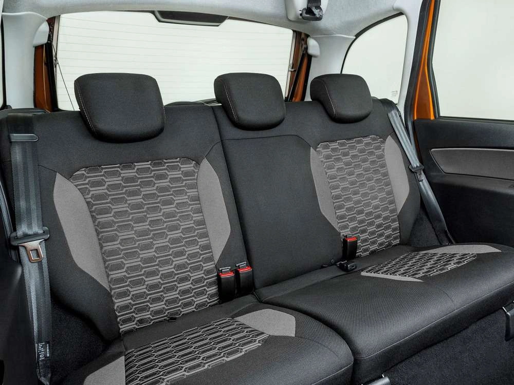 Интерьер салона <br>Lada Granta Cross