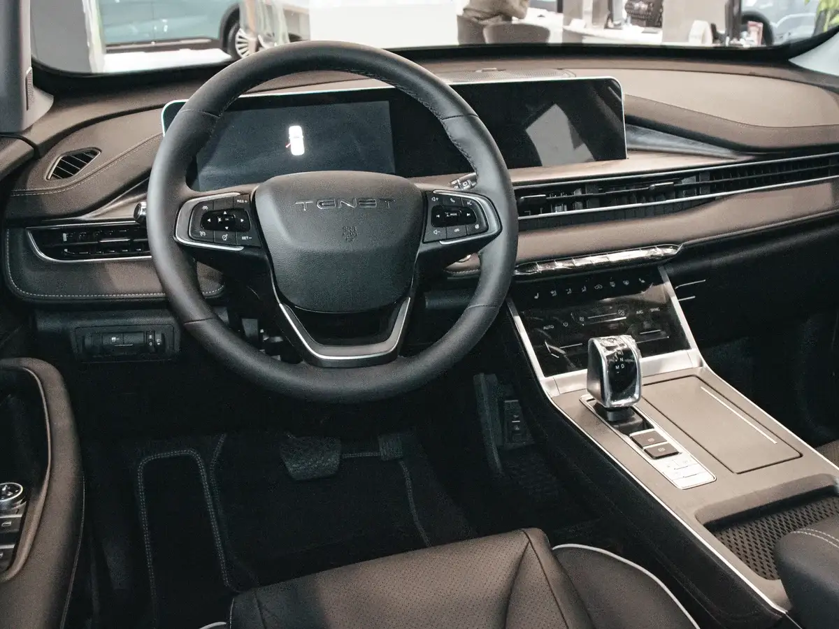 Интерьер салона <br>Tenet T4