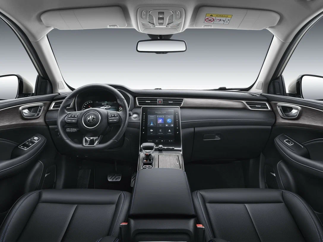 Интерьер салона <br>MG RX5