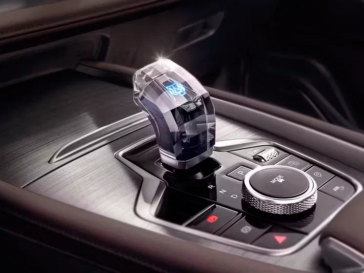 Интерьер салона <br>Tenet T7