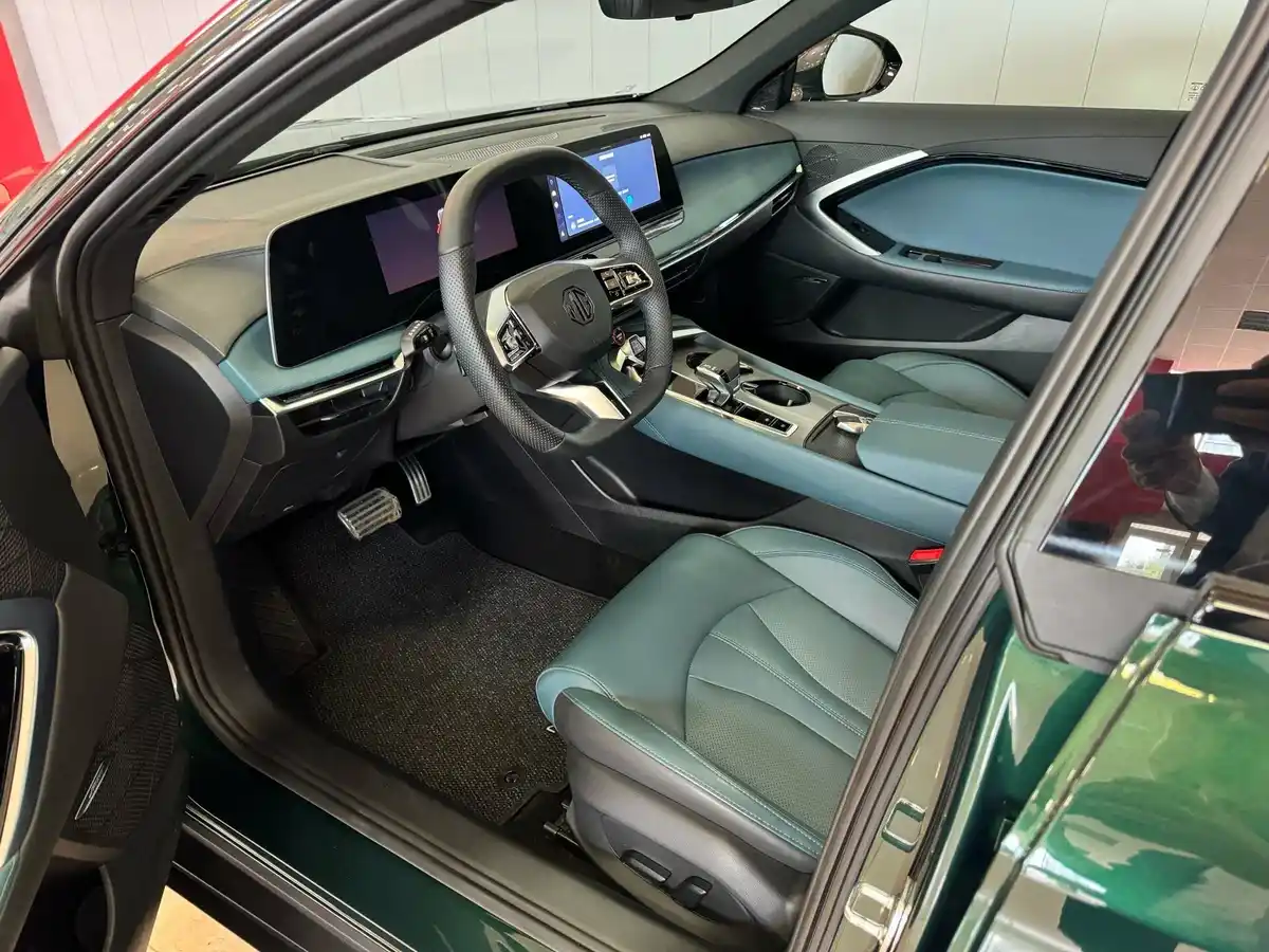 Интерьер салона <br>MG 7