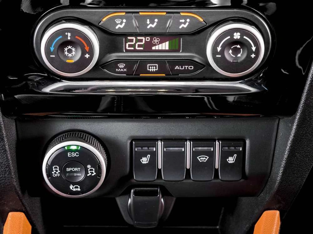 Интерьер салона <br>Lada Xray Cross