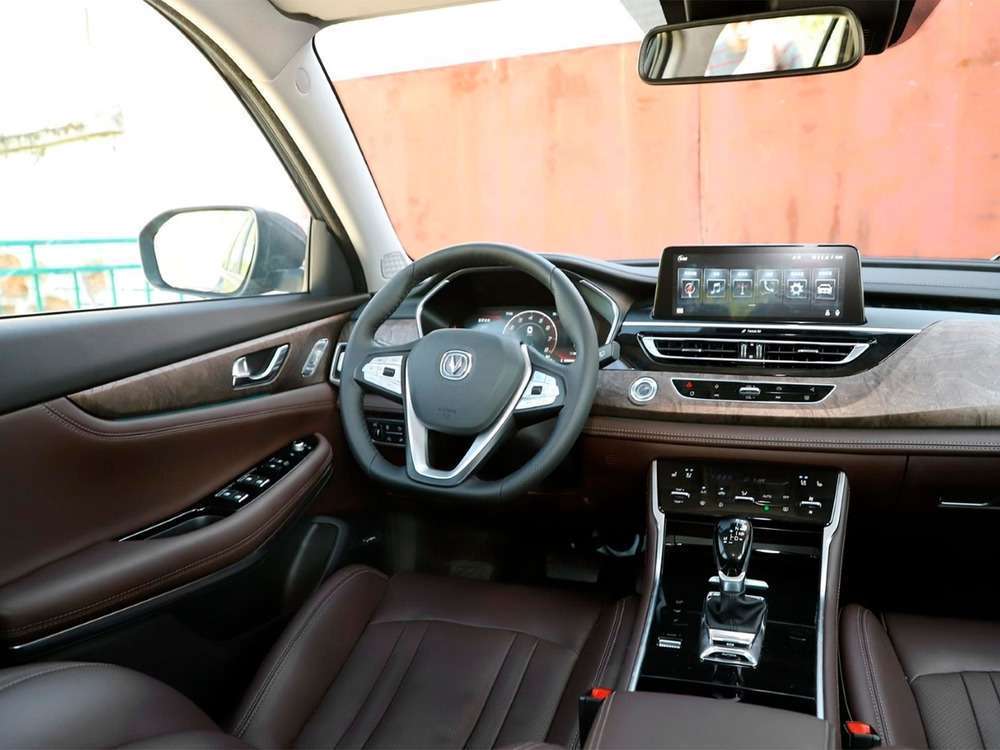Интерьер салона <br>Changan CS75 FL