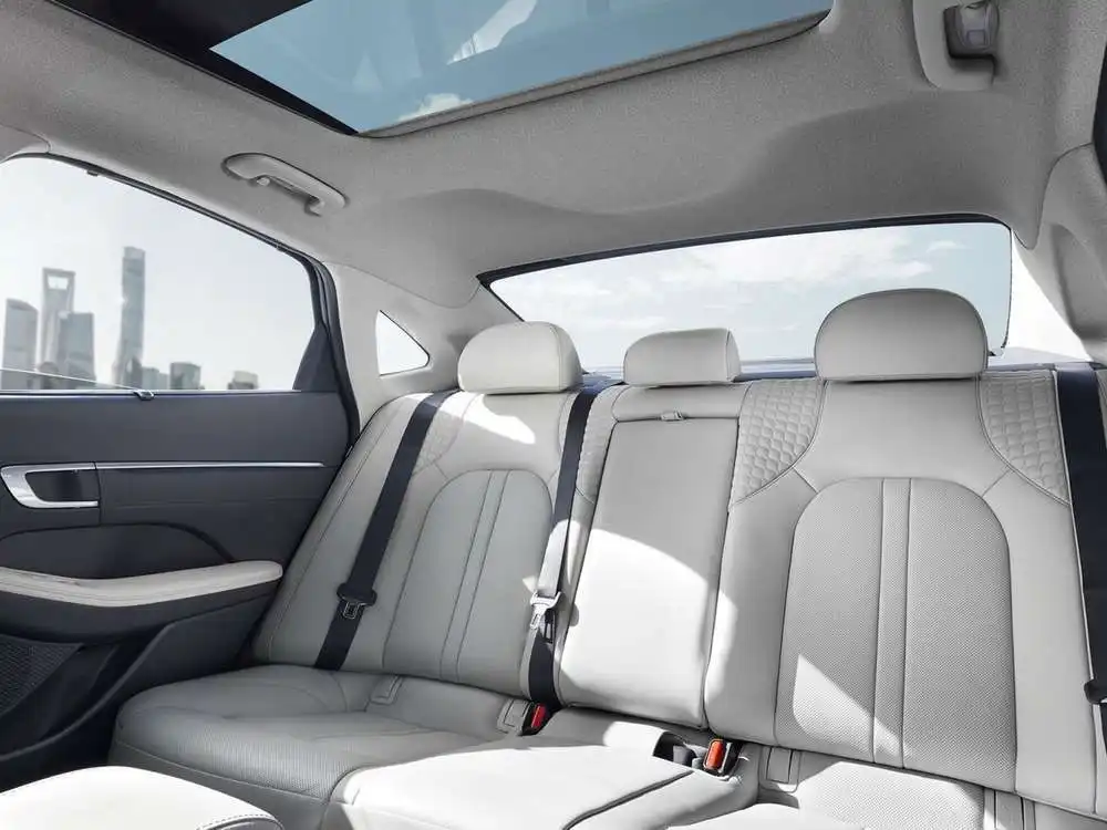 Интерьер салона <br>Hyundai Sonata Седан