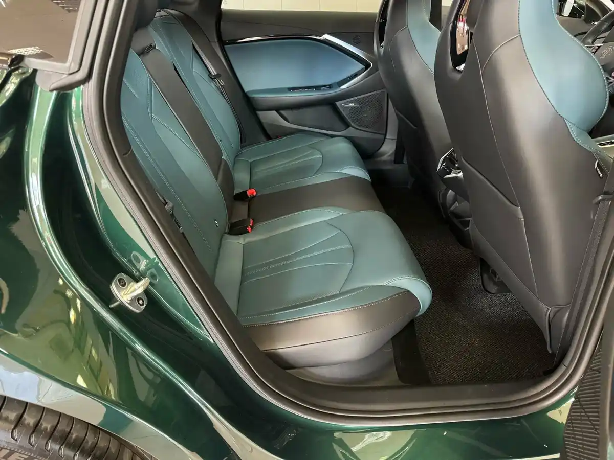 Интерьер салона <br>MG 7