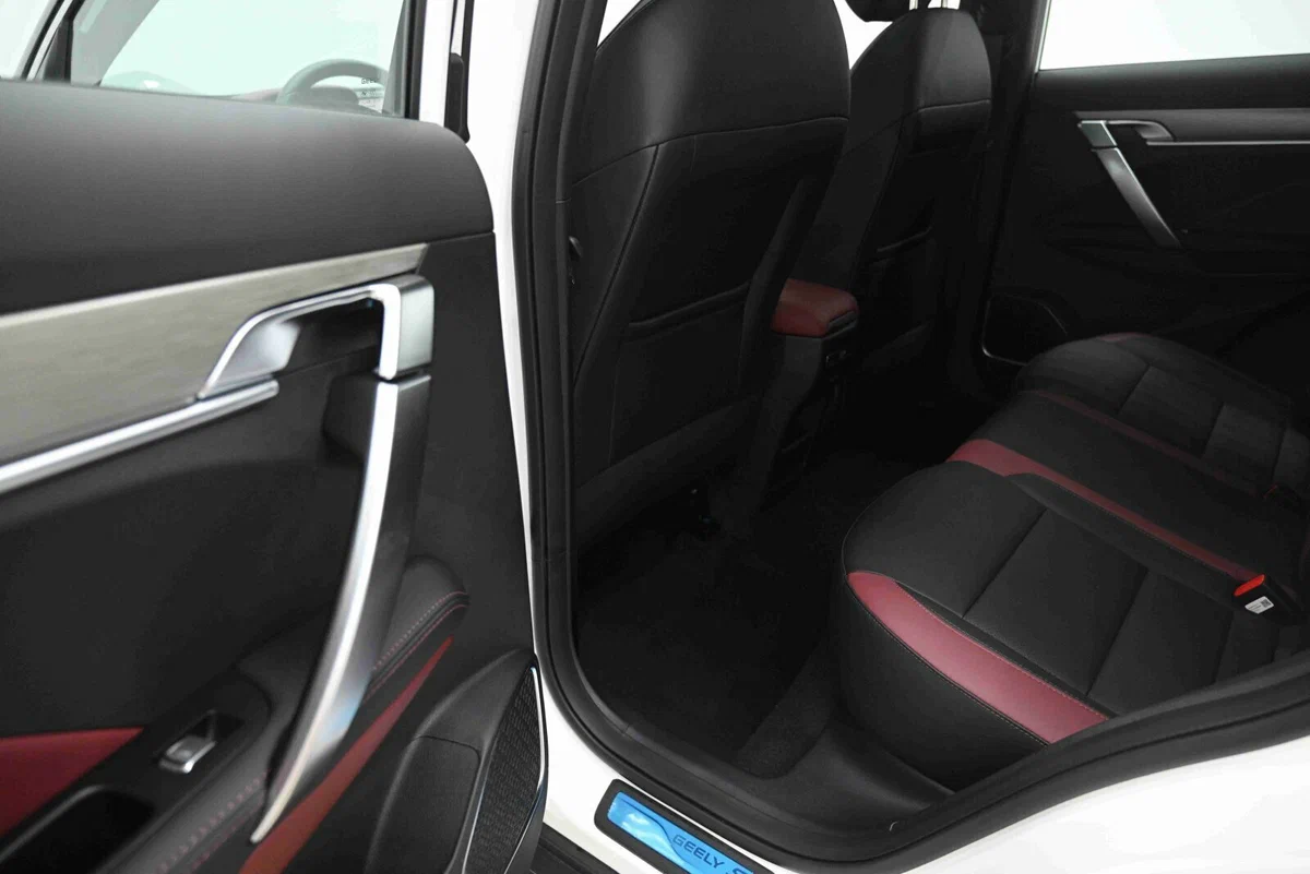 Интерьер салона <br>Geely Coolray