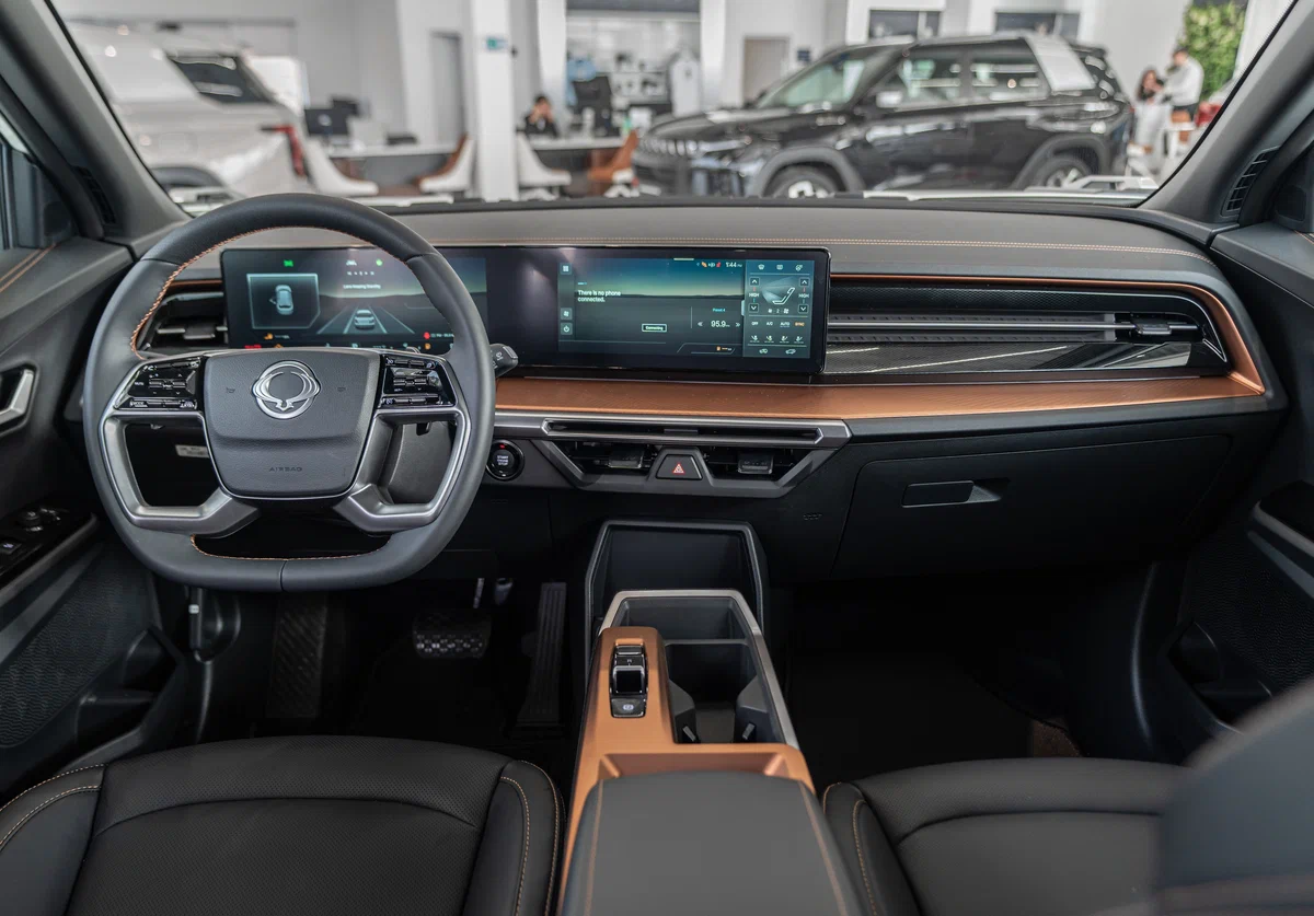 Интерьер салона <br>KGM TORRES