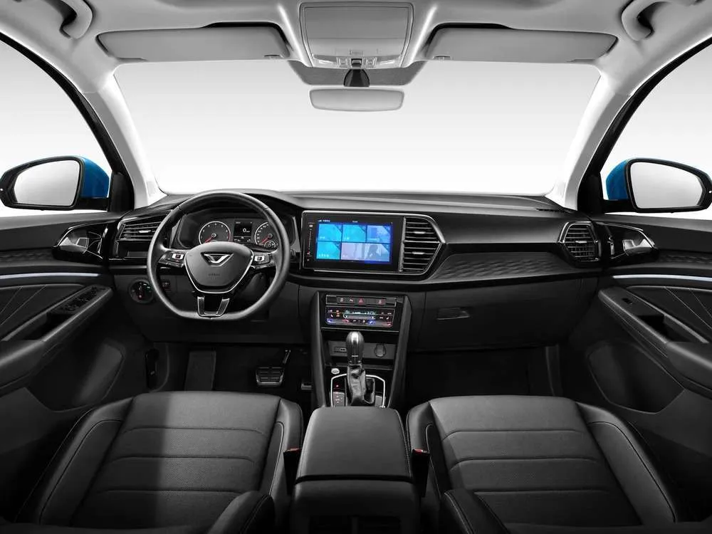 Интерьер салона <br>Jetta VS7