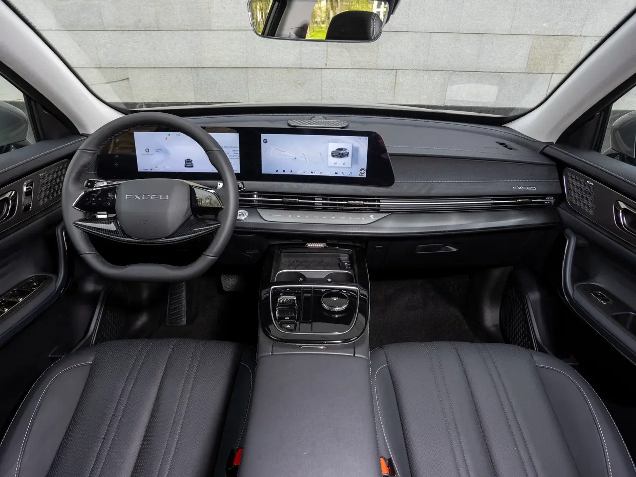 Интерьер салона <br>EXEED LX  NEW